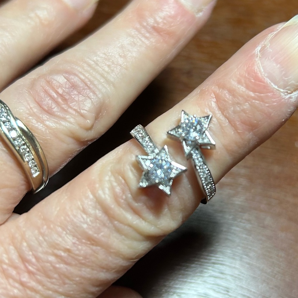 Silver Star Design Women's Ring